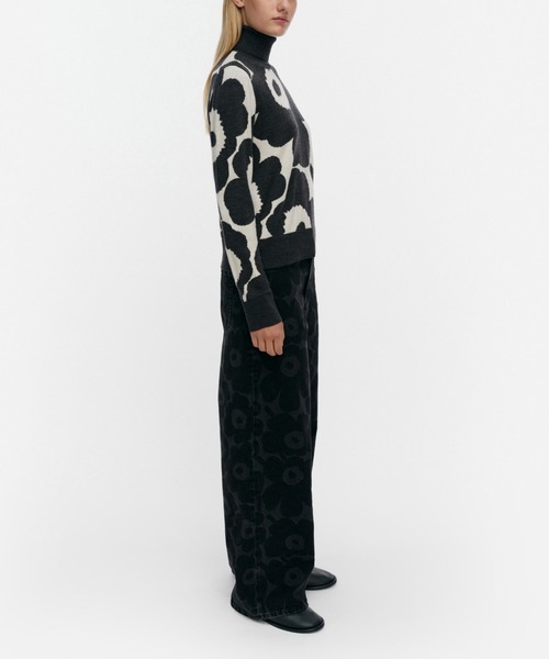 marimekko(マリメッコ)の「Rws Sopimus Unikko / Knitted sweater(ニット/セーター・レディース・ブラック・SMALL/MEDIUM)」の2枚目の写真