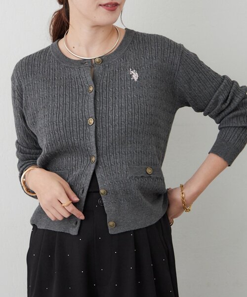 U.S. POLO ASSN.(ユーエスポロアッスン)の「【U.S. POLO ASSN.】ケーブルニットカーディガン(カーディガン/ボレロ・レディース・ネイビー/ブラウン/アイボリー/ボルドー/チャコールグレー・FREE)」の2枚目の写真