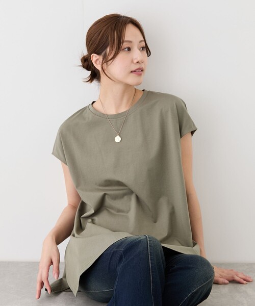 Jayro(ジャイロ)の「サイドスリットフレンチスリーブトップス(Tシャツ/カットソー・レディース・チャコールグレー/カーキ/ブラック/レッド系その他/ホワイト・FREE)」の1枚目の写真