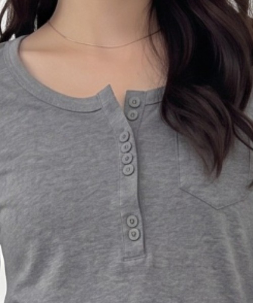 umune（ウムネ）の「こなれ感を演出するヘンリーネック♪胸ポケット付き長袖カットソー（Tシャツ/カットソー・レディース・ブラウン/グレー/ブラック×ホワイト/ブラック・FREE）」の20枚目の写真