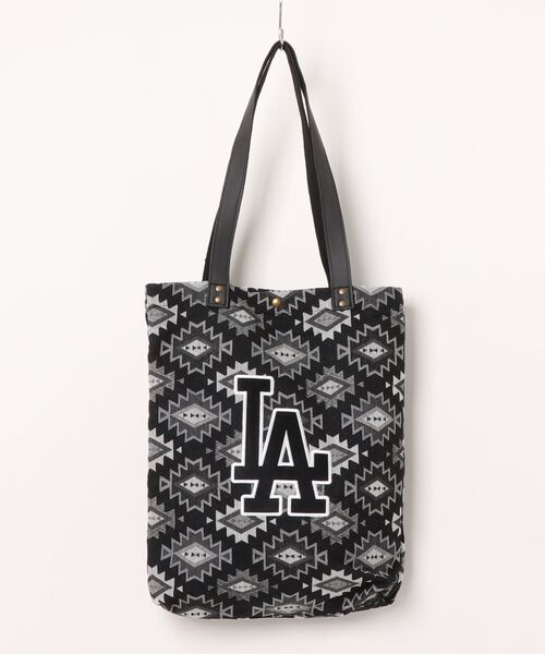 MLB（メジャーリーグベースボール）の「MLB 幾何学モノグラムトートバッグ1【ヤンキース/ドジャース】（トートバッグ・レディース・ブラック系その他/ブラック・FREE）」の2枚目の写真