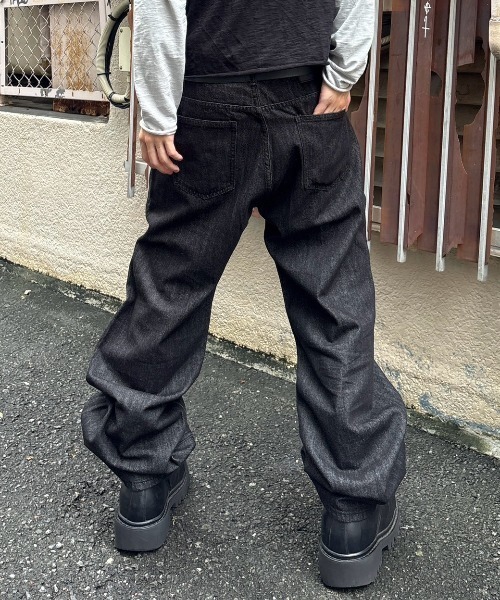 Never mind the XU / Chikashitsu+（ネバーマインド ザ エックスユー / チカシツプラス）の「button fly flare denim pants / ボタンフライフレアデニムパンツ（デニムパンツ・メンズ・ブラック・M/L/S）」の4枚目の写真