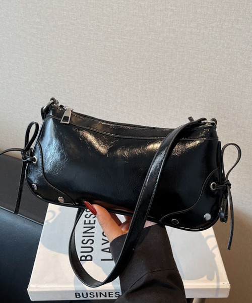 TONE SELECT GOODS（トーンセレクトグッズ）の「urbanfemine./サイドリボン コンパクトハンドバッグ ミニショルダーバッグ  U7661（ショルダーバッグ・レディース・シルバー/ブラック・FREE）」の4枚目の写真