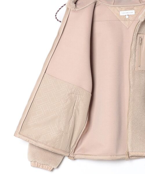 TOMMY HILFIGER(トミーヒルフィガー)の「テディフーデッドジャケット(ブルゾン・レディース・ベージュ・X-SMALL/XX-SMALL)」の3枚目の写真