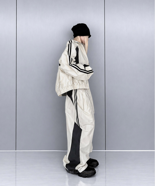 ROARINGRAD(ロアリングラド)の「26パネルトラックパンツ サンド(スウェットパンツ・レディース・その他・MEDIUM/LARGE)」の6枚目の写真