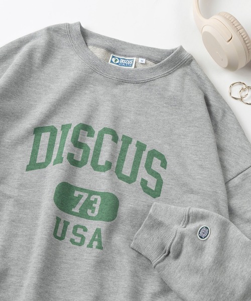DISCUS（ディスカス）の「【71】【DISCUS/ディスカス】カレッジロゴ スウェット/トレーナー/オーバーサイズ/プルオーバー/裏毛/レディース（スウェット・レディース・杢グレー/ブルー/オフホワイト/ブラック・M/L）」の3枚目の写真
