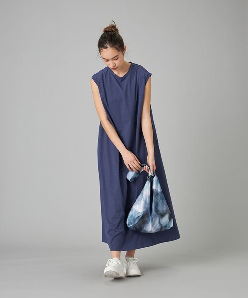 Chacott(チャコット)の「EasyCare+ ツイストワンピース(ショート丈)(ワンピース・レディース・ブラック/ネイビー・0)」の4枚目の写真