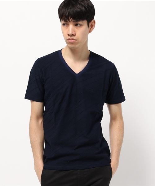 MEN'S BIGI(メンズビギ)の「バイアスジャガード VネックTシャツ/JAPAN MADE(日本製)(Tシャツ/カットソー・メンズ・ホワイト/ネイビー・S/M/L)」の2枚目の写真