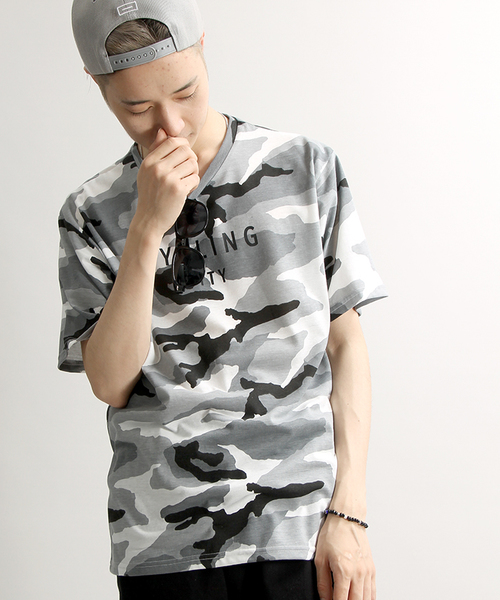 WEGO（ウィゴー）の「WEGO/カラーカモフラTシャツ（Tシャツ/カットソー・メンズ・ホワイト/カーキ/レッド/ブルー・LARGE/MEDIUM）」の2枚目の写真