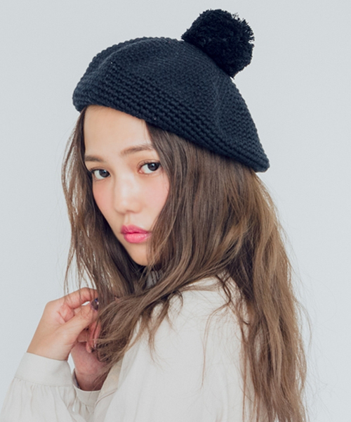 merry jenny（メリージェニー）の「ぽんぽんベレー（ハンチング/ベレー帽・レディース・ブラック/レッド/オフホワイト・FREE）」の3枚目の写真
