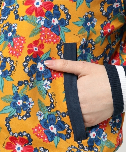 HILFIGER DENIM（ヒルフィガーデニム）の「カラーブロックボマージャケット（ブルゾン・レディース・レッド/ネイビー・S/M/XS）」の8枚目の写真