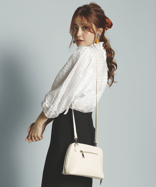 PLAIN CLOTHING（プレーンクロージング）の「ミニショルダーバッグ【PLAIN CLOTHING】（ショルダーバッグ・レディース・ベージュ/ブラック/アイボリー/ライトブルー・FREE）」の2枚目の写真