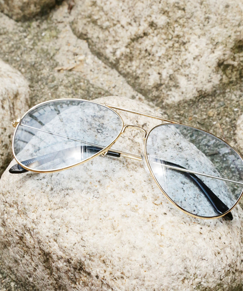 WEGO（ウィゴー）の「WEGO/ティアドロップカラーレンズサングラス（サングラス・メンズ・ブルー/パープル/イエロー/ピンク・FREE）」の2枚目の写真