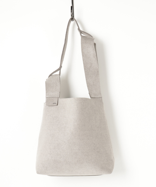 ESTNATION（エストネーション）の「ZATTU ショルダー/巾着バッグ（ショルダーバッグ・レディース・レッド/ライトグレー/ベージュ・FREE）」の2枚目の写真