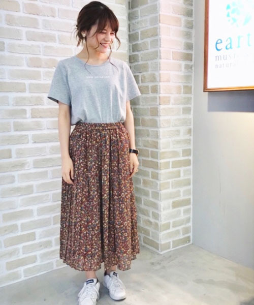 earth music&ecology(アースミュージックアンドエコロジー)の「ワンポイントロゴTシャツ(Tシャツ/カットソー・レディース・ネイビー/オフホワイト/カーキ/グレー系その他・FREE)」の3枚目の写真