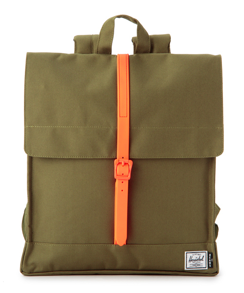 BEAMS(ビームス)の「□Herschel×BEAMS / 別注 “CITY”(バックパック/リュック・メンズ・オリーブ/オレンジ/カモフラージュ・ONE SIZE)」の2枚目の写真