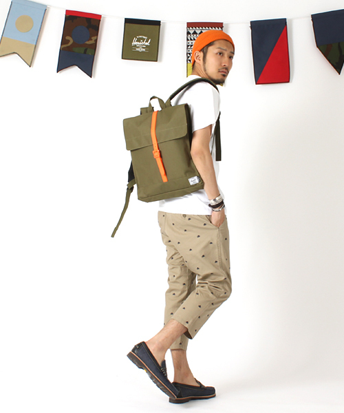 BEAMS(ビームス)の「□Herschel×BEAMS / 別注 “CITY”(バックパック/リュック・メンズ・オリーブ/オレンジ/カモフラージュ・ONE SIZE)」の13枚目の写真