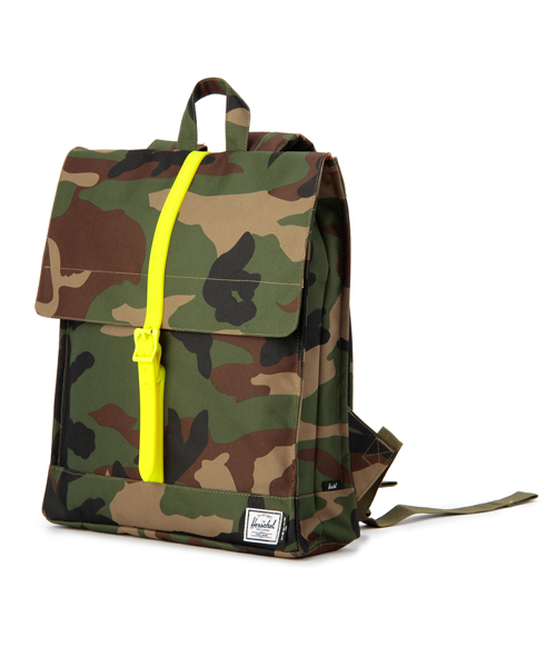 BEAMS(ビームス)の「□Herschel×BEAMS / 別注 “CITY”(バックパック/リュック・メンズ・オリーブ/オレンジ/カモフラージュ・ONE SIZE)」の4枚目の写真