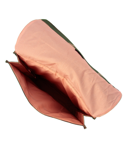 BEAMS(ビームス)の「□Herschel×BEAMS / 別注 “CITY”(バックパック/リュック・メンズ・オリーブ/オレンジ/カモフラージュ・ONE SIZE)」の6枚目の写真