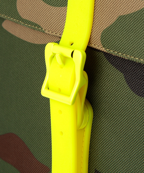 BEAMS(ビームス)の「□Herschel×BEAMS / 別注 “CITY”(バックパック/リュック・メンズ・オリーブ/オレンジ/カモフラージュ・ONE SIZE)」の10枚目の写真