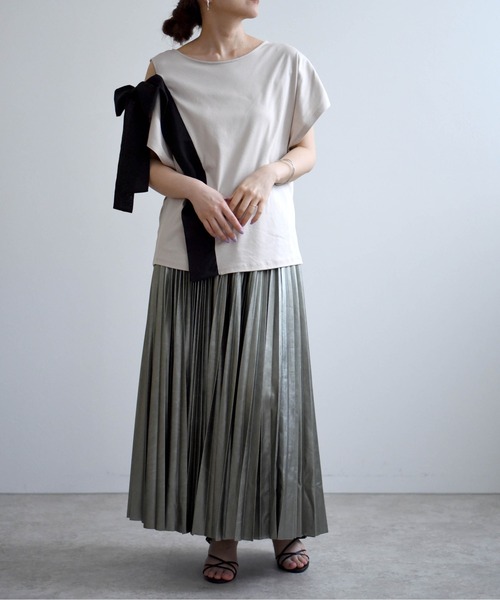 LHELBIE（レルビエ）の「ショルダーカットサイドラインアシメリボントップス（その他トップス・レディース・ブラック/オフホワイト/サックスブルー/カーキ/ブラウン/ベージュ・M）」の19枚目の写真