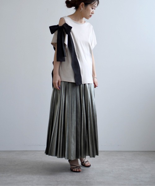 LHELBIE（レルビエ）の「ショルダーカットサイドラインアシメリボントップス（その他トップス・レディース・ブラック/オフホワイト/サックスブルー/カーキ/ブラウン/ベージュ・M）」の21枚目の写真