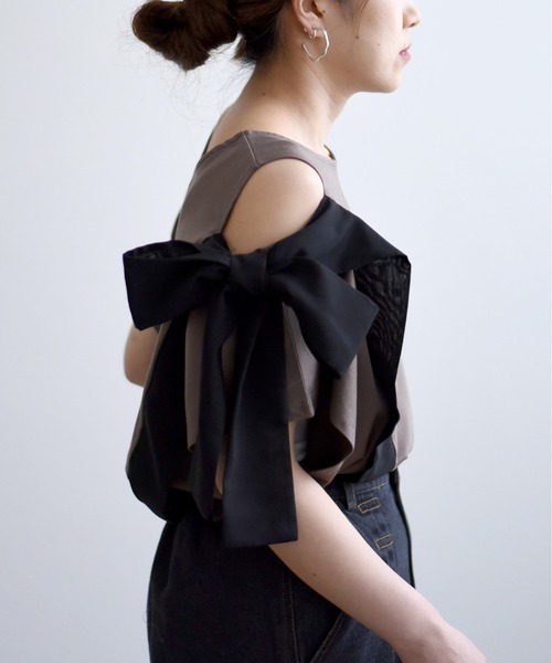 LHELBIE（レルビエ）の「ショルダーカットサイドラインアシメリボントップス（その他トップス・レディース・ブラック/オフホワイト/サックスブルー/カーキ/ブラウン/ベージュ・M）」の9枚目の写真