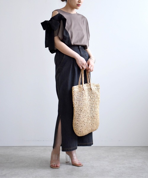 LHELBIE（レルビエ）の「ショルダーカットサイドラインアシメリボントップス（その他トップス・レディース・ブラック/オフホワイト/サックスブルー/カーキ/ブラウン/ベージュ・M）」の11枚目の写真