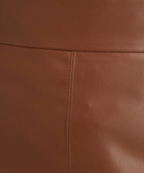 green label relaxing（グリーンレーベルリラクシング）の「FM フェイクレザー タイト スカート（スカート・レディース・ブラック/ブラウン・38/36）」の7枚目の写真