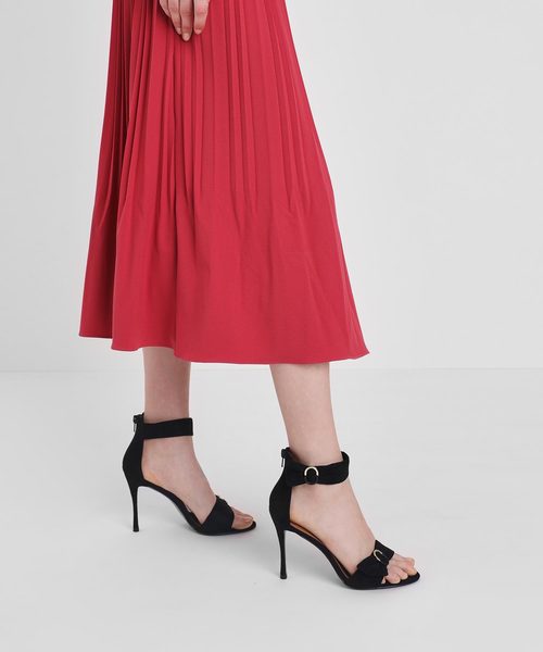 CHARLES & KEITH(チャールズ & キース)の「ラッチドツートーンバックル スティレットヒール / Ruched Two-Tone Buckle Stiletto Heels(サンダル・レディース・ブラック/ゴールド/アイボリー・22.5cm/23cm/23.5cm/24.5cm/25cm)」の4枚目の写真