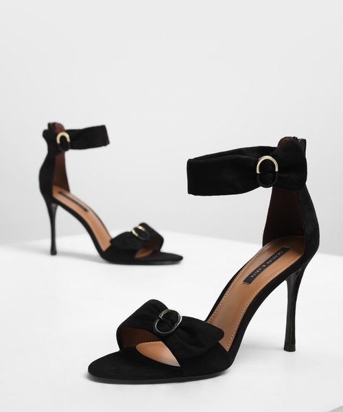 CHARLES & KEITH(チャールズ & キース)の「ラッチドツートーンバックル スティレットヒール / Ruched Two-Tone Buckle Stiletto Heels(サンダル・レディース・ブラック/ゴールド/アイボリー・22.5cm/23cm/23.5cm/24.5cm/25cm)」の7枚目の写真