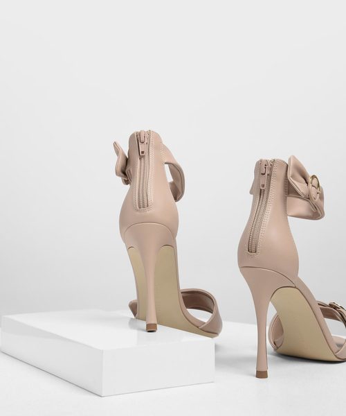 CHARLES & KEITH(チャールズ & キース)の「ラッチドツートーンバックル スティレットヒール / Ruched Two-Tone Buckle Stiletto Heels(サンダル・レディース・ブラック/ゴールド/アイボリー・22.5cm/23cm/23.5cm/24.5cm/25cm)」の10枚目の写真