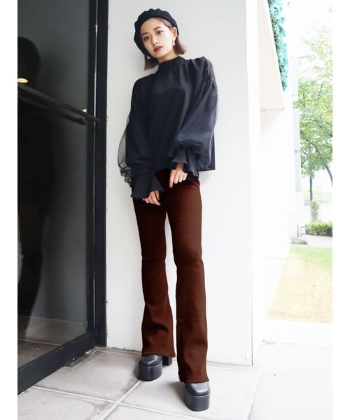 EMODA(エモダ)の「フィットフレアパンツ(その他パンツ・レディース・ブラック/ブラウン・FREE)」の4枚目の写真