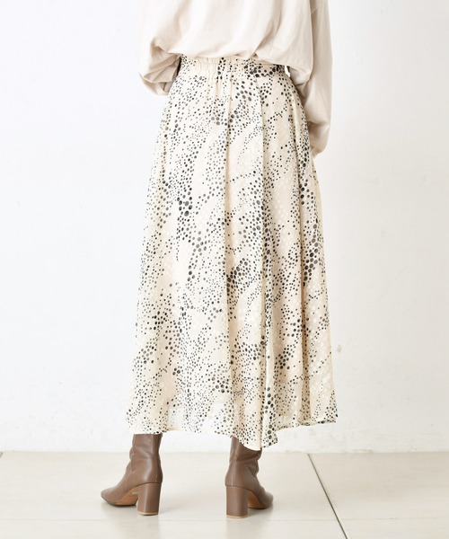 DouDou（ドゥドゥ）の「ジャガードドットプリントスカート（スカート・レディース・ブラック/ベージュ・38/36）」の6枚目の写真