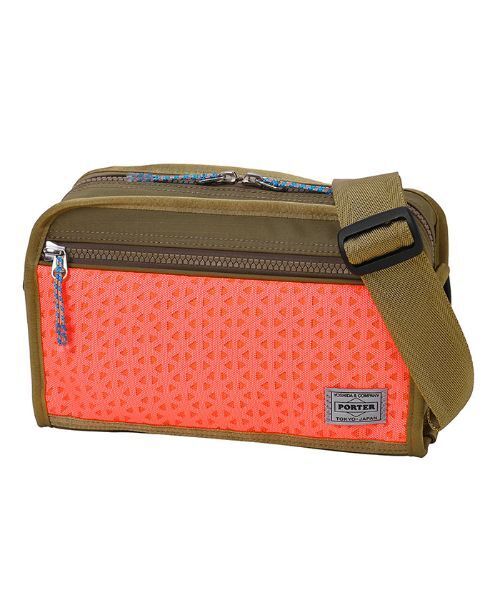 PORTER(ポーター)の「ヘキサリア ショルダーバッグ(M)(ショルダーバッグ・メンズ・ブラック/ネイビー/フューシャピンク・FREE)」の3枚目の写真
