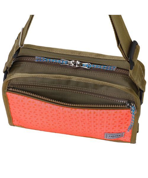 PORTER(ポーター)の「ヘキサリア ショルダーバッグ(M)(ショルダーバッグ・メンズ・ブラック/ネイビー/フューシャピンク・FREE)」の15枚目の写真