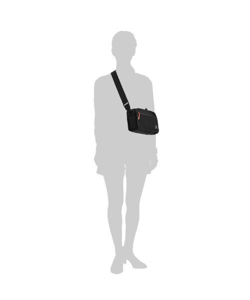 PORTER(ポーター)の「ヘキサリア ショルダーバッグ(M)(ショルダーバッグ・メンズ・ブラック/ネイビー/フューシャピンク・FREE)」の6枚目の写真