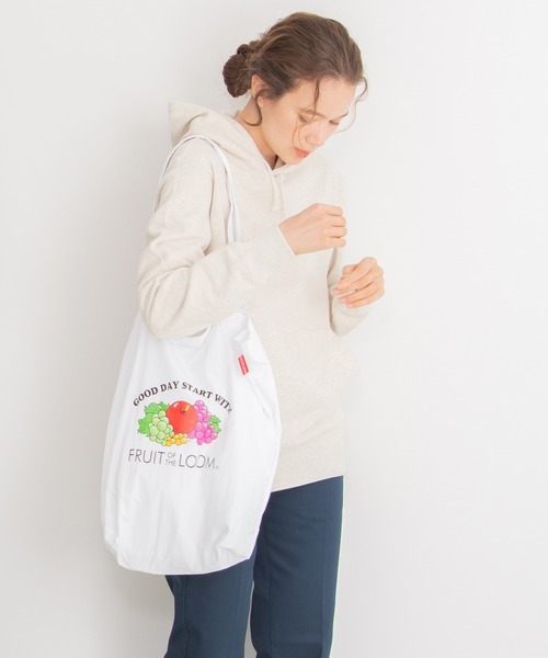 FRUIT OF THE LOOM(フルーツオブザルーム)の「FRUIT OF THE LOOM MULTI COLOR TOTE BAG M(トートバッグ・レディース・ブラック/ホワイト・FREE)」の12枚目の写真