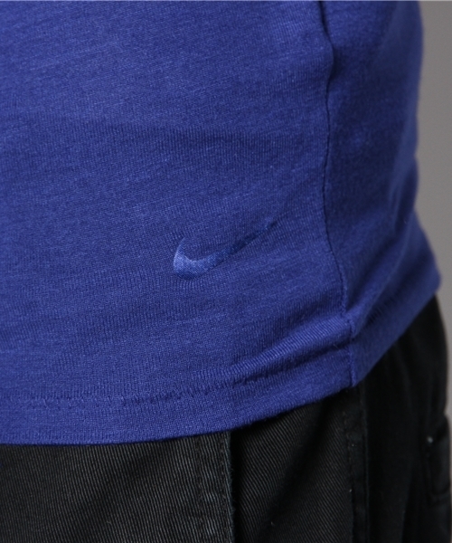 NIKE（ナイキ）の「ウィメンズ ナイキ クラブ ボーイフレンド NIKE BOYFRIEND TEE 633442（Tシャツ/カットソー・レディース・グレー/ブルー・MEDIUM）」の8枚目の写真
