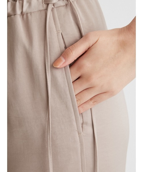 Mila Owen(ミラオーウェン)の「サイドリボンウエストゴムサテンパンツ(その他パンツ・レディース・チャコールグレー/ベージュ/マルチ・1/0)」の14枚目の写真