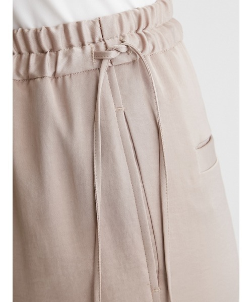 Mila Owen(ミラオーウェン)の「サイドリボンウエストゴムサテンパンツ(その他パンツ・レディース・チャコールグレー/ベージュ/マルチ・1/0)」の15枚目の写真