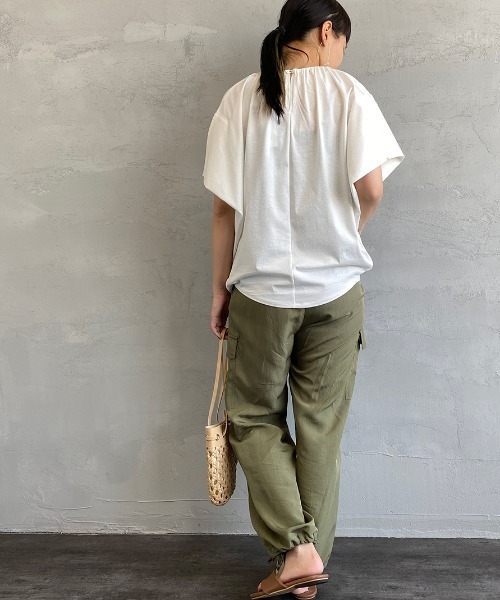 mizuiroind（ミズイロインド）の「[mizuiro ind/ミズイロインド] ネックギャザー プルオーバーTシャツ（シャツ/ブラウス・レディース・ブラック/ライトグレー/オフホワイト・F）」の8枚目の写真