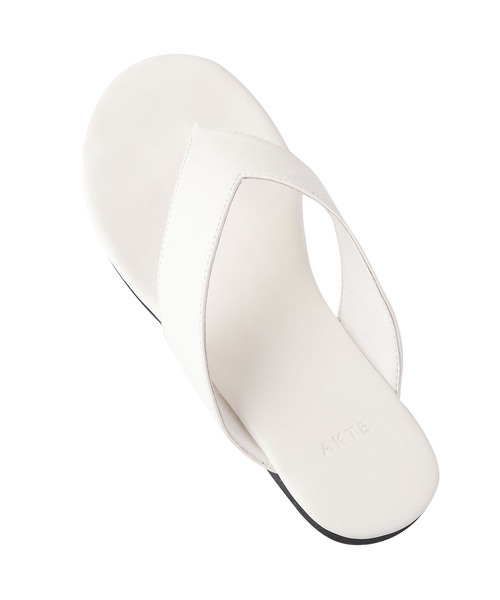 AKTE(アクテ)の「ワイドトングサンダル(サンダル・レディース・ホワイト/ブラック・S/M)」の7枚目の写真