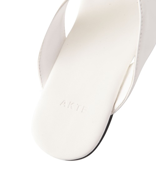 AKTE(アクテ)の「ワイドトングサンダル(サンダル・レディース・ホワイト/ブラック・S/M)」の3枚目の写真
