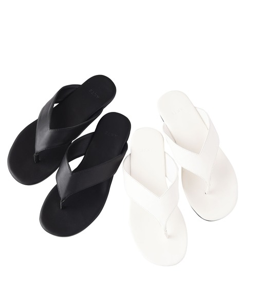 AKTE(アクテ)の「ワイドトングサンダル(サンダル・レディース・ホワイト/ブラック・S/M)」の5枚目の写真