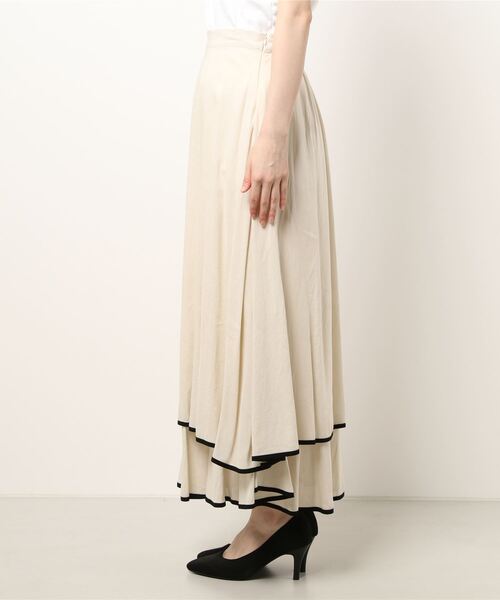 archives（アルシーヴ）の「パイピングティアードスカート（スカート・レディース・チャコールグレー/アイボリー/グレイッシュベージュ・MEDIUM）」の16枚目の写真