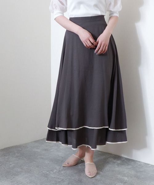archives（アルシーヴ）の「パイピングティアードスカート（スカート・レディース・チャコールグレー/アイボリー/グレイッシュベージュ・MEDIUM）」の7枚目の写真