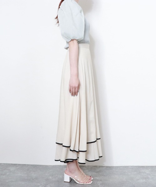 archives（アルシーヴ）の「パイピングティアードスカート（スカート・レディース・チャコールグレー/アイボリー/グレイッシュベージュ・MEDIUM）」の10枚目の写真