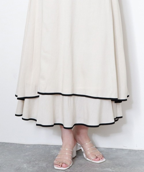 archives（アルシーヴ）の「パイピングティアードスカート（スカート・レディース・チャコールグレー/アイボリー/グレイッシュベージュ・MEDIUM）」の14枚目の写真