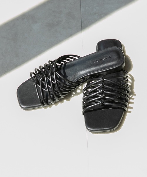 LEPSIM（レプシィム）の「ナロークロススライドサンダル　944142（サンダル・レディース・ブラック/ゴールド/ライトベージュ・SMALL/MEDIUM/LARGE）」の2枚目の写真